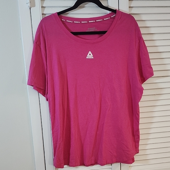 Reebok Tops - Reebok Hot Pink Short Sleeve Crew Tee